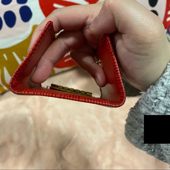 Louis Vuitton 6 Key Holder Epi Red - Picture 3 of 10